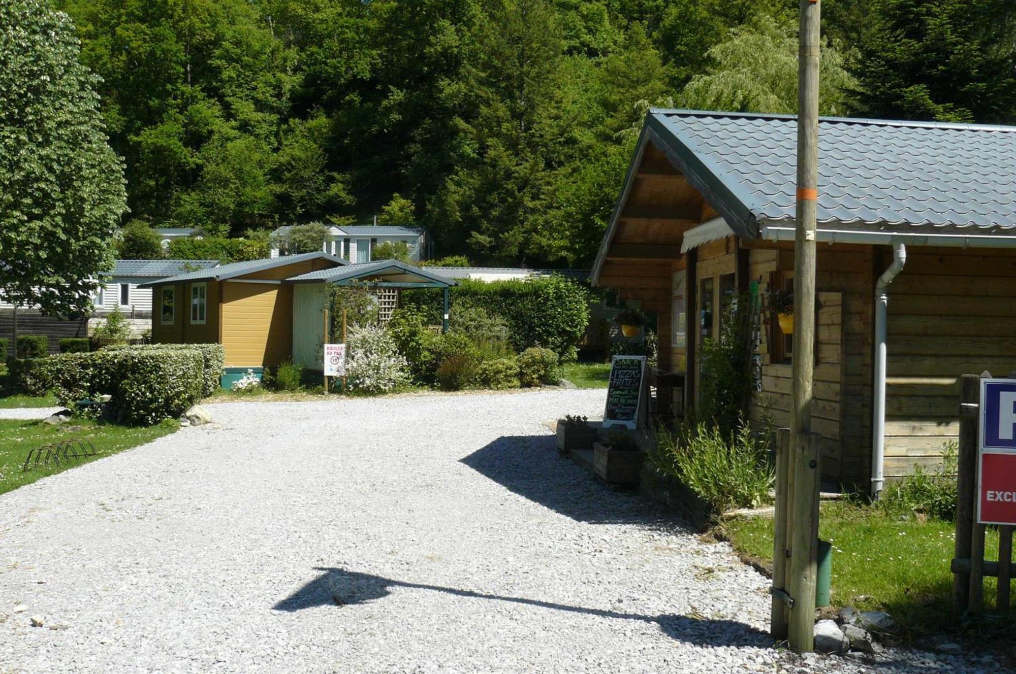 Camping Le Rey Louvie Juzon Ngoại thất bức ảnh
