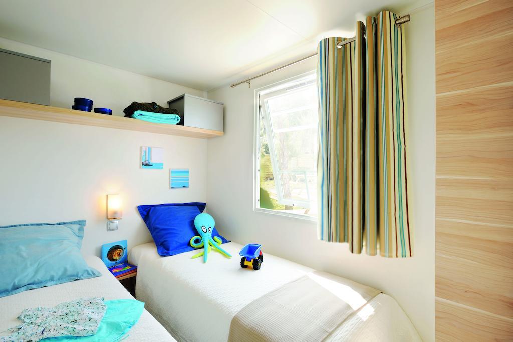 Camping Le Rey Louvie Juzon Phòng bức ảnh