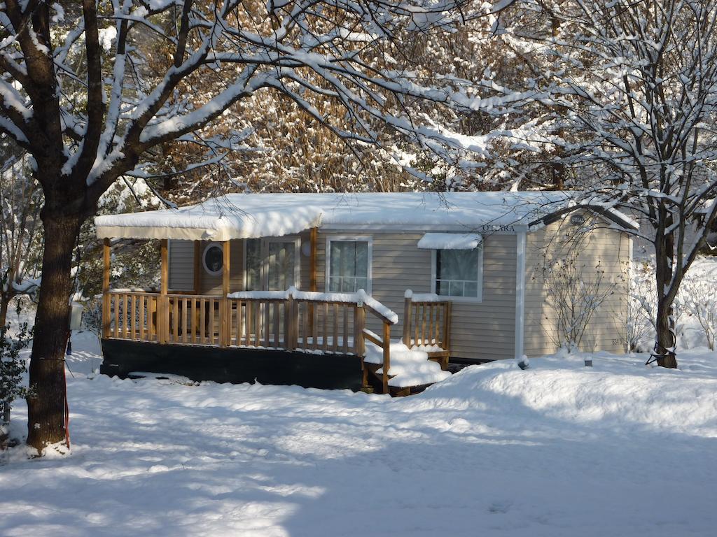Camping Le Rey Louvie Juzon Phòng bức ảnh